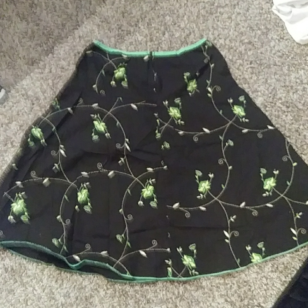 Skirt - Picture 2 of 3